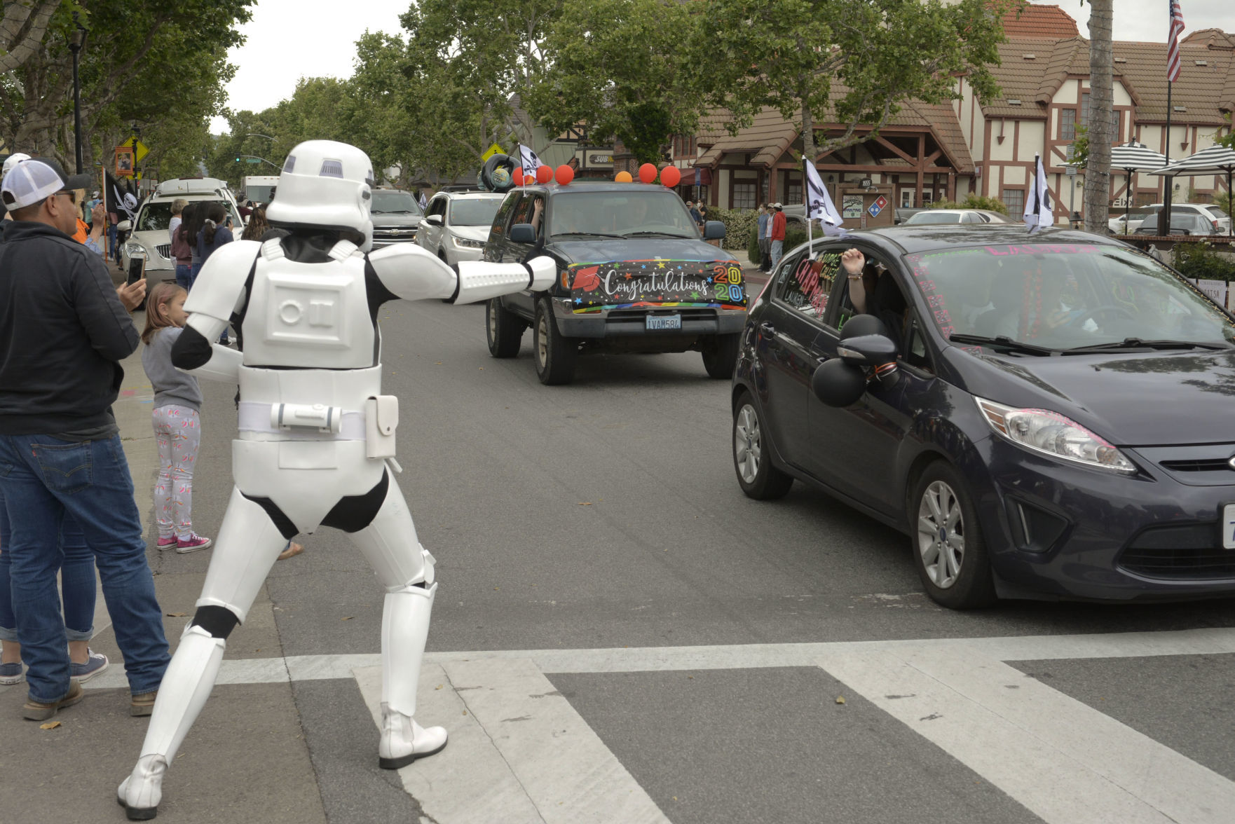 060520 SYVHS grad parade 11.jpg